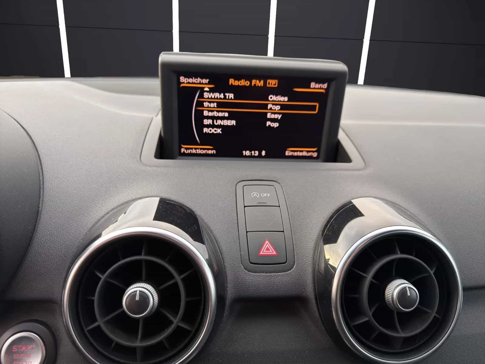 Audi A1 02/2013-photo-12