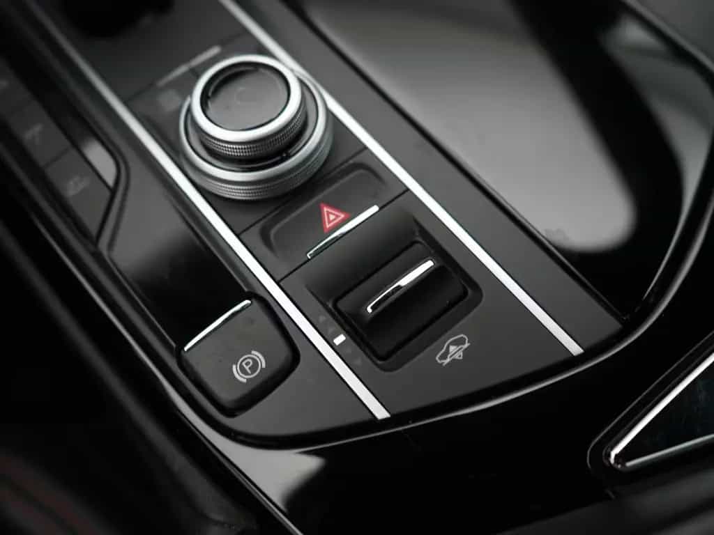 Maserati Levante AWD,PANO,LUFT,MEMO,H&K,NAVI,AHK,BIXENON 01/2017-photo-23