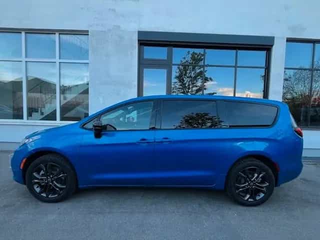 Chrysler Pacifica 100th Anniversary 3.6l AWD null-photo-2