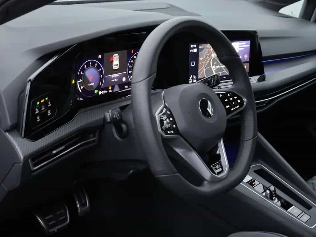 Volkswagen Golf R-Line 1.5 eTSI LED*RFK*DAB+*Navi*Digital 11/2021-photo-17