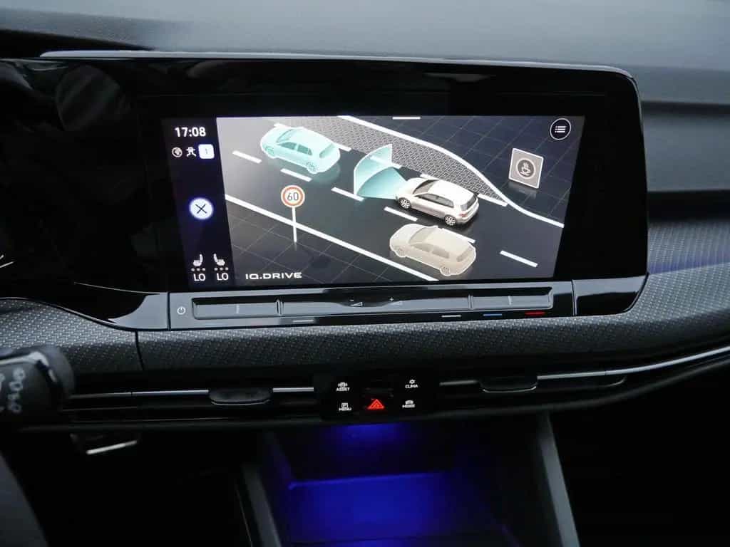 Volkswagen Golf R-Line 1.5 eTSI LED*RFK*DAB+*Navi*Digital 11/2021-photo-18