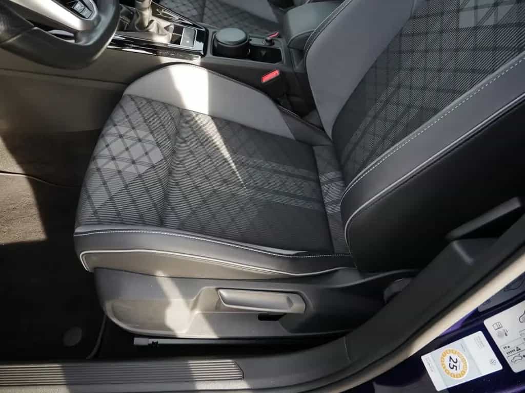 Volkswagen Golf 1.5 TSI R-Line RFK*AHK*Digital*Pano*H&K 09/2023-photo-20
