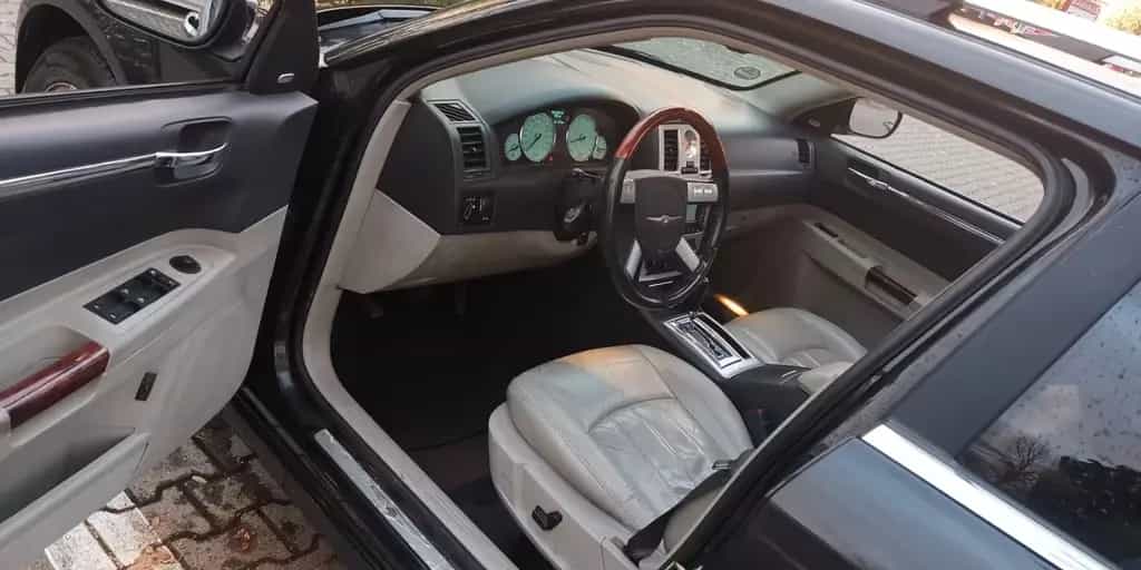Chrysler 300C AUTOMATIK TÜV&Service NEU Xenon NAVI 1.HAND 07/2006-photo-1