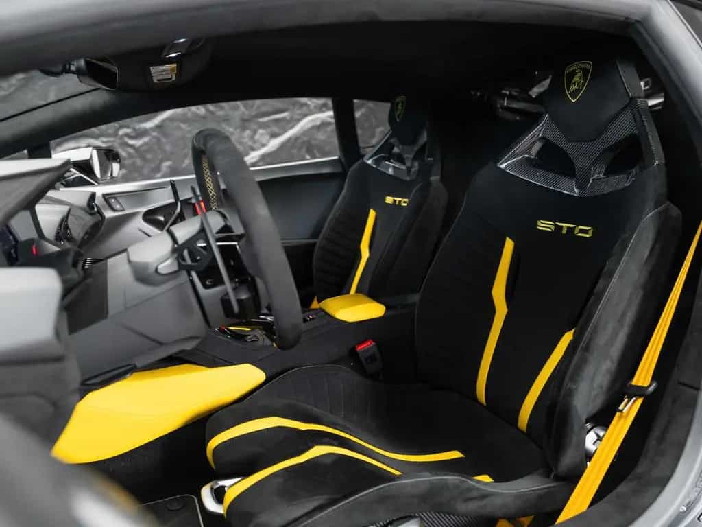 Lamborghini Huracán STO 03/2023-photo-10