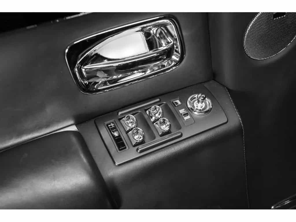 Rolls-Royce Phantom 6.75 V12 06/2006-photo-16