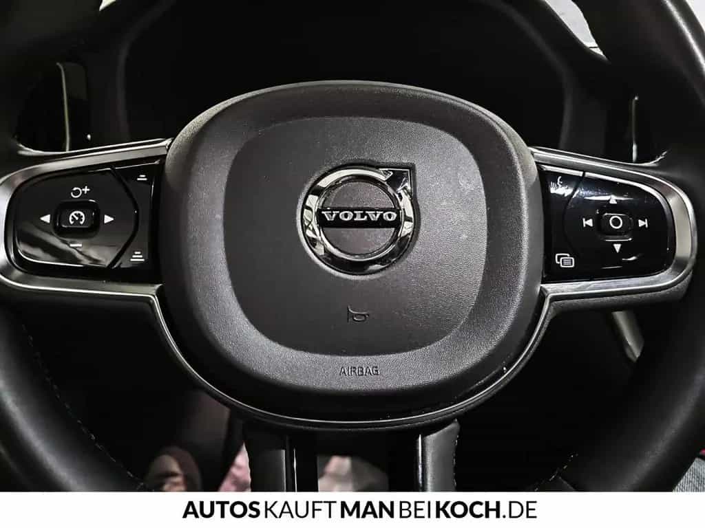 Volvo XC60 B4 D Plus Dark ACC BLIS PANO STDHz AHK H&K! 10/2023-photo-11