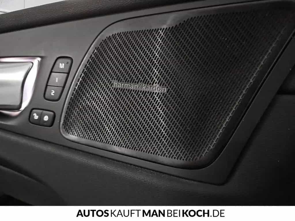 Volvo XC60 B4 D Plus Dark ACC BLIS PANO STDHz AHK H&K! 10/2023-photo-19