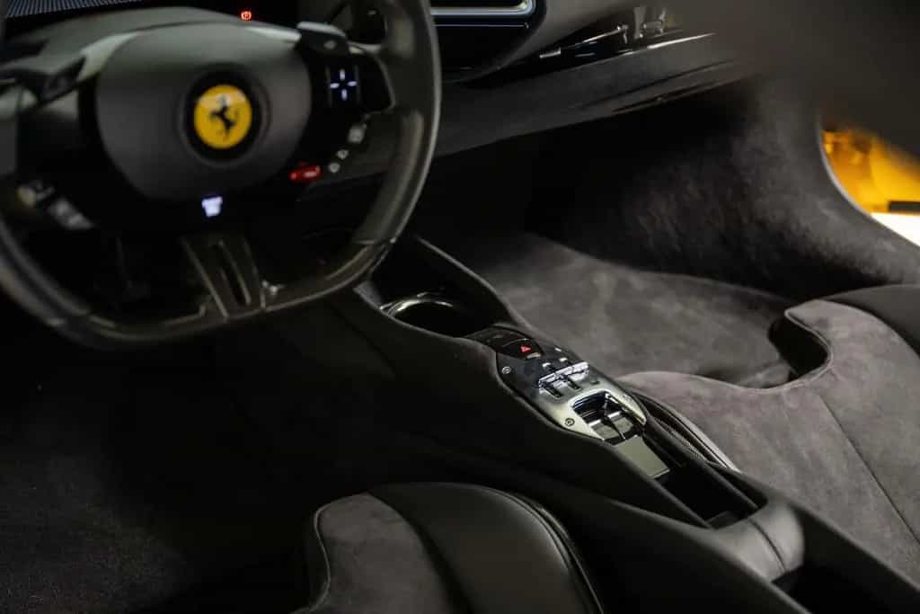 Ferrari 296 GTB Giallo Triplo Strato, Carbon, Apple CarP 03/2023-photo-11