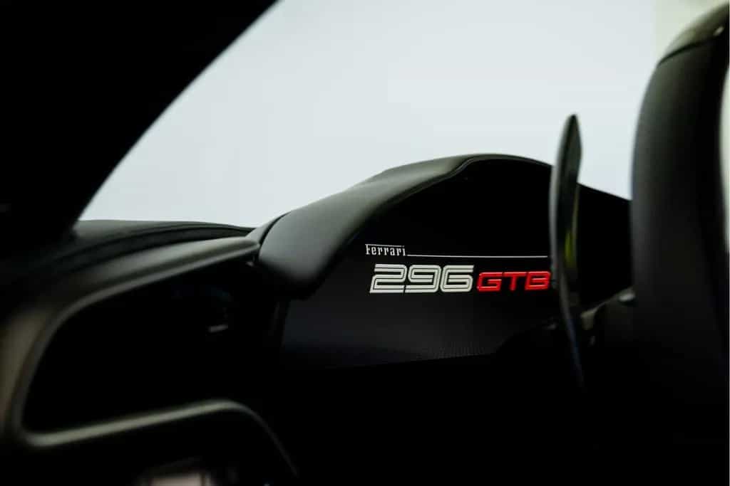 Ferrari 296 GTB Giallo Triplo Strato, Carbon, Apple CarP 03/2023-photo-15
