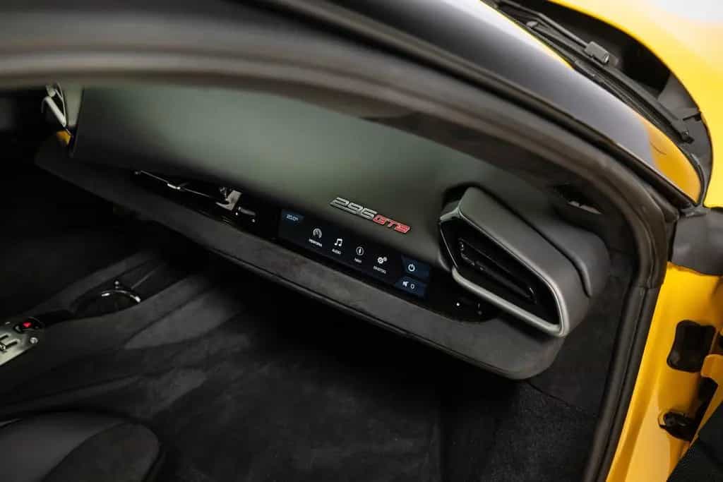 Ferrari 296 GTB Giallo Triplo Strato, Carbon, Apple CarP 03/2023-photo-19