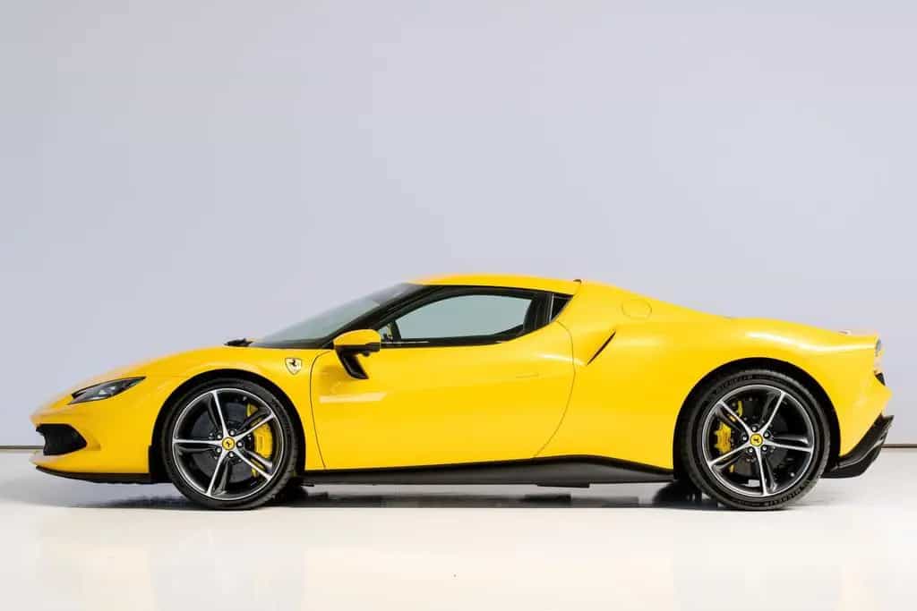 Ferrari 296 GTB Giallo Triplo Strato, Carbon, Apple CarP 03/2023-photo-2
