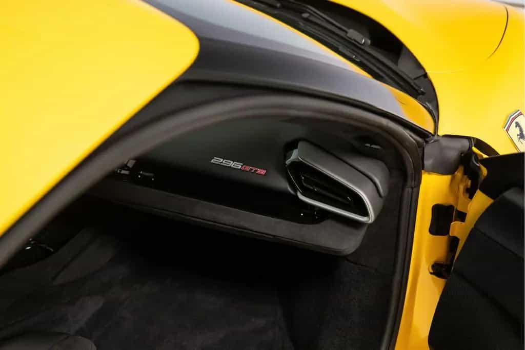 Ferrari 296 GTB Giallo Triplo Strato, Carbon, Apple CarP 03/2023-photo-20