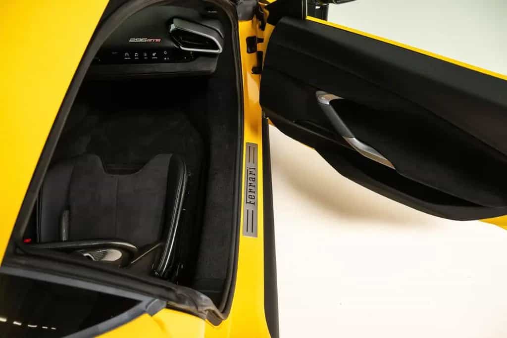 Ferrari 296 GTB Giallo Triplo Strato, Carbon, Apple CarP 03/2023-photo-21