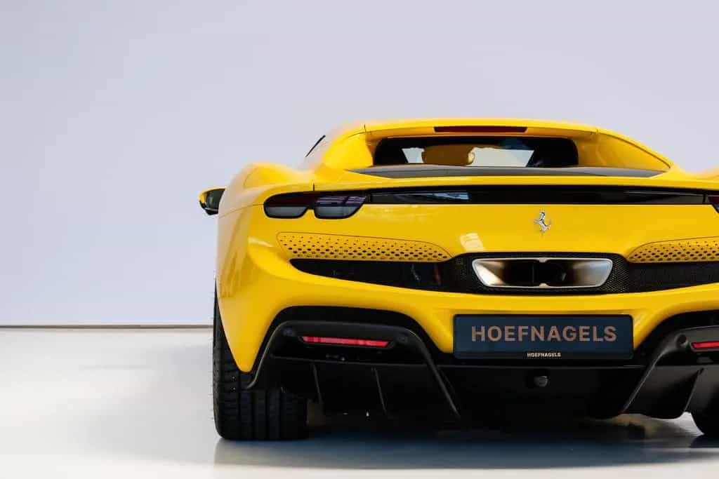 Ferrari 296 GTB Giallo Triplo Strato, Carbon, Apple CarP 03/2023-photo-24