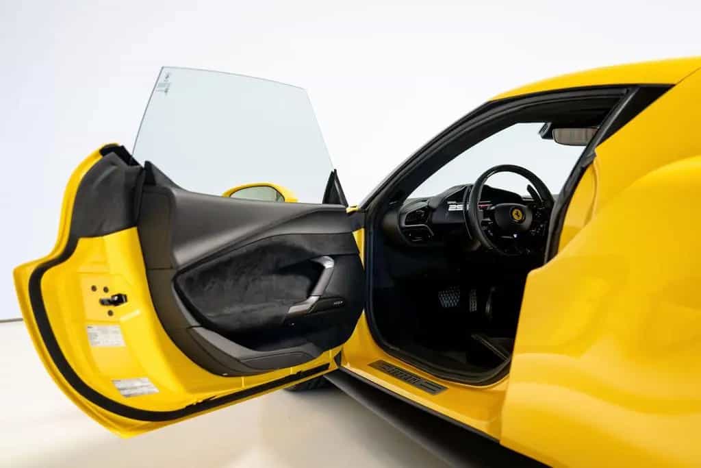 Ferrari 296 GTB Giallo Triplo Strato, Carbon, Apple CarP 03/2023-photo-4