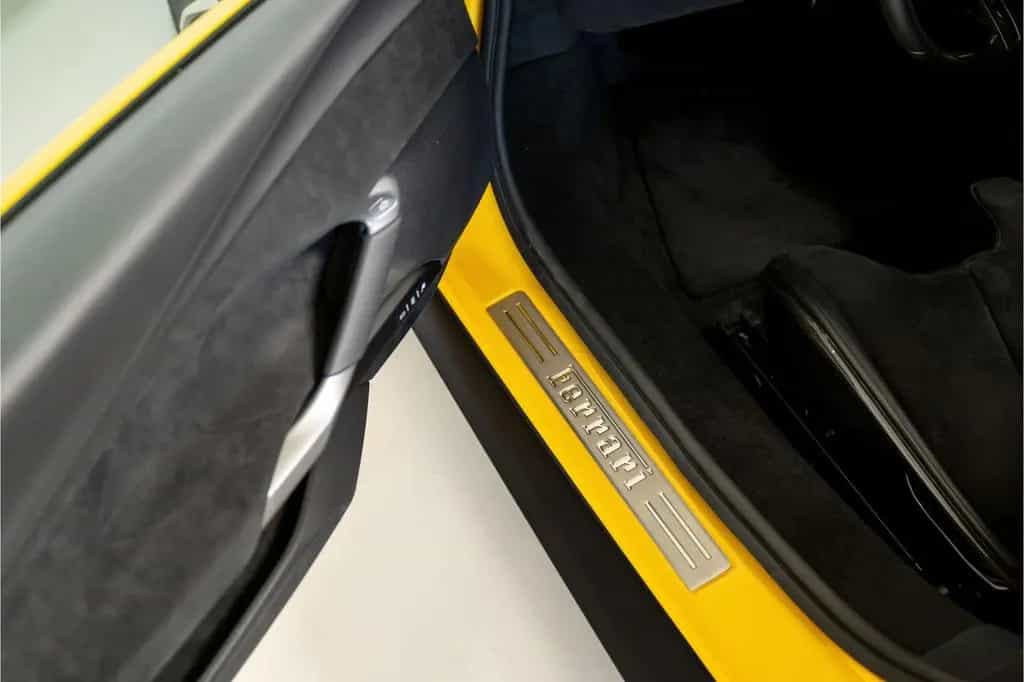 Ferrari 296 GTB Giallo Triplo Strato, Carbon, Apple CarP 03/2023-photo-5