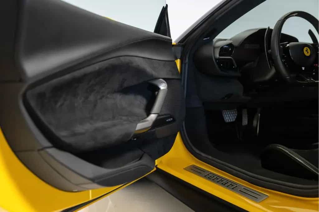 Ferrari 296 GTB Giallo Triplo Strato, Carbon, Apple CarP 03/2023-photo-7