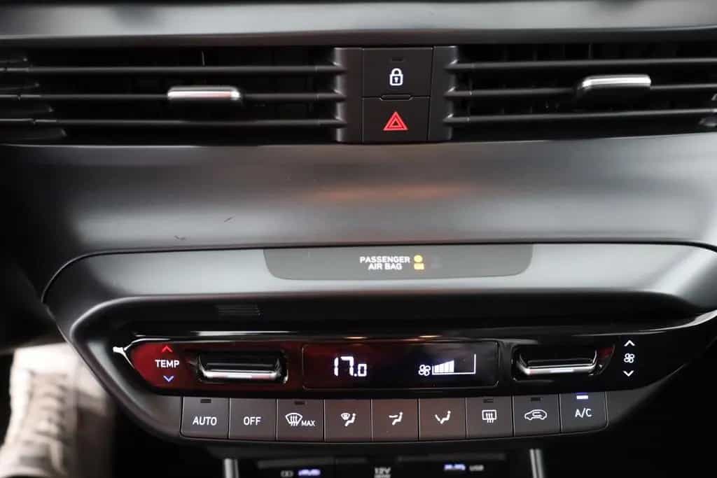 Hyundai BAYON 1.0T-GDI Aut. LED Tempomat Sitzheizung 01/2023-photo-11