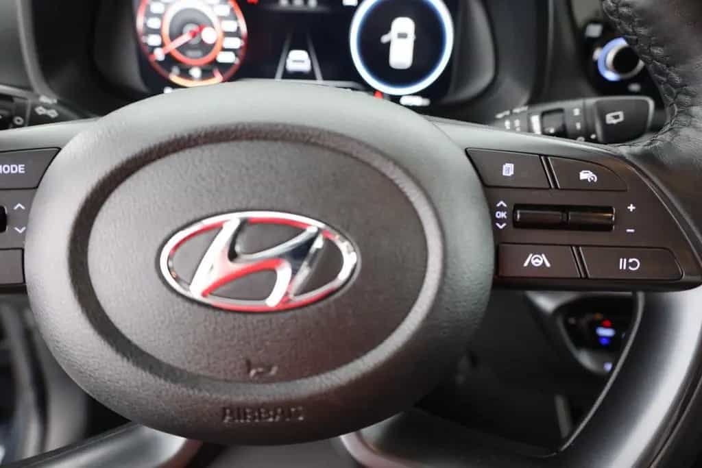 Hyundai BAYON 1.0T-GDI Aut. LED Tempomat Sitzheizung 01/2023-photo-17
