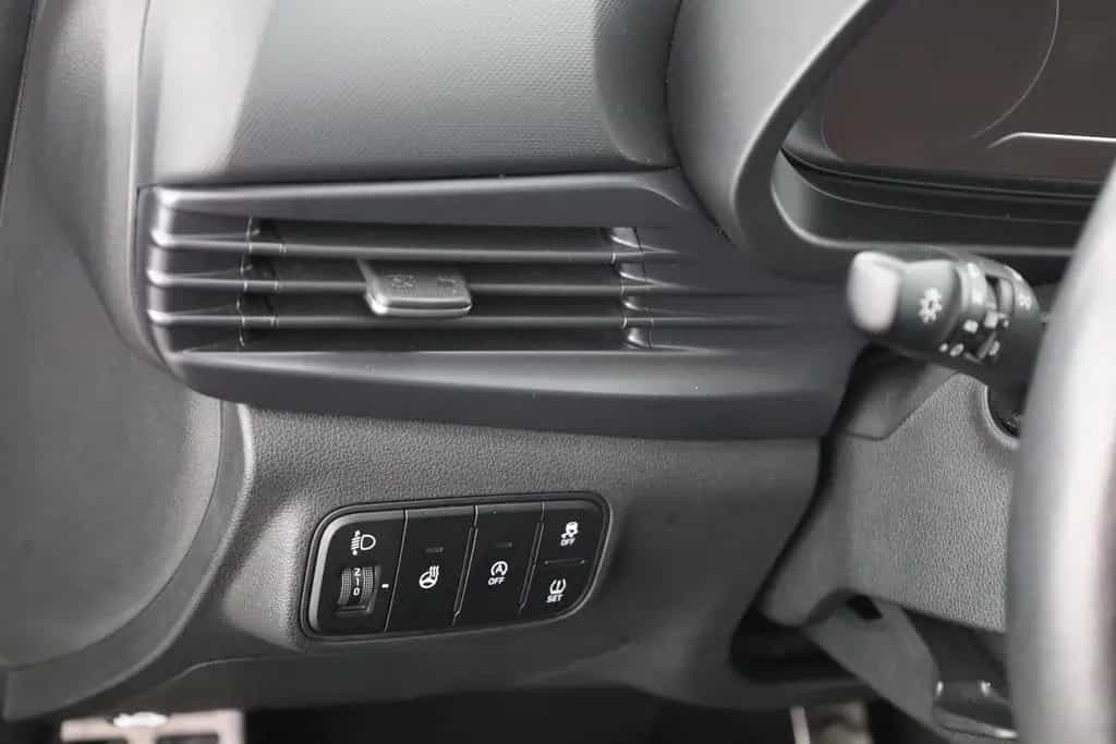 Hyundai BAYON 1.0T-GDI Aut. LED Tempomat Sitzheizung 01/2023-photo-21