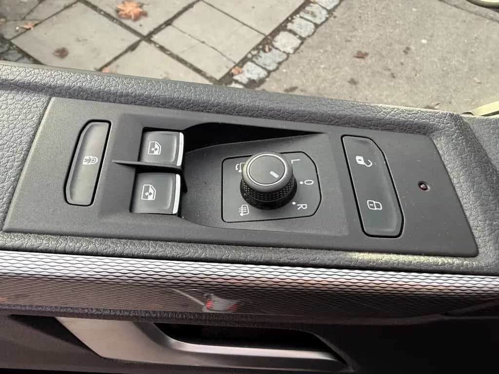 Volkswagen Multivan Six/AUTOM/LEDER/7SITZER/Org100/IHan 11/2021-photo-14