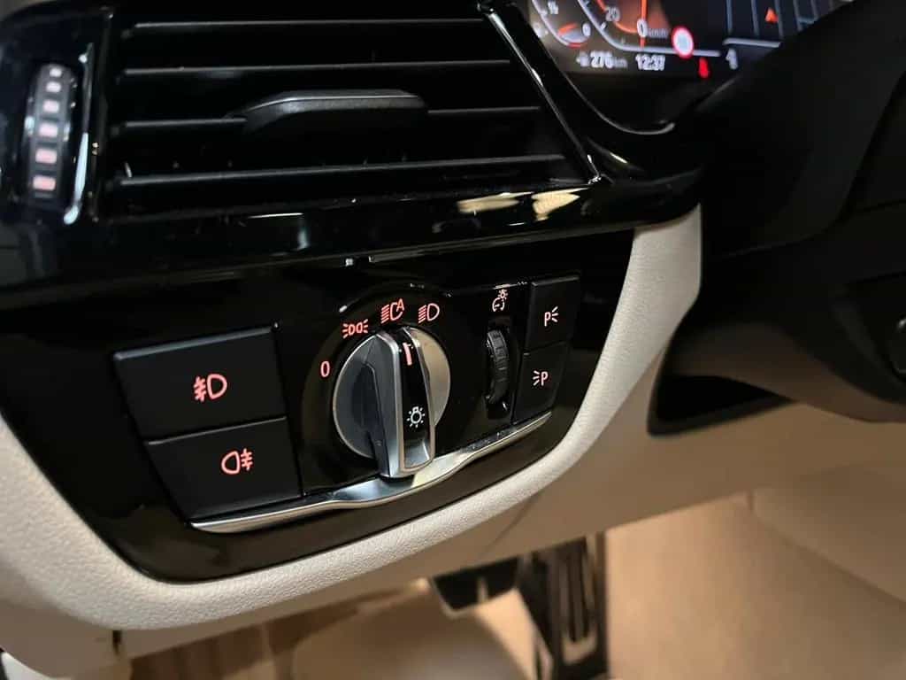BMW 5 Series 01/2020-photo-14