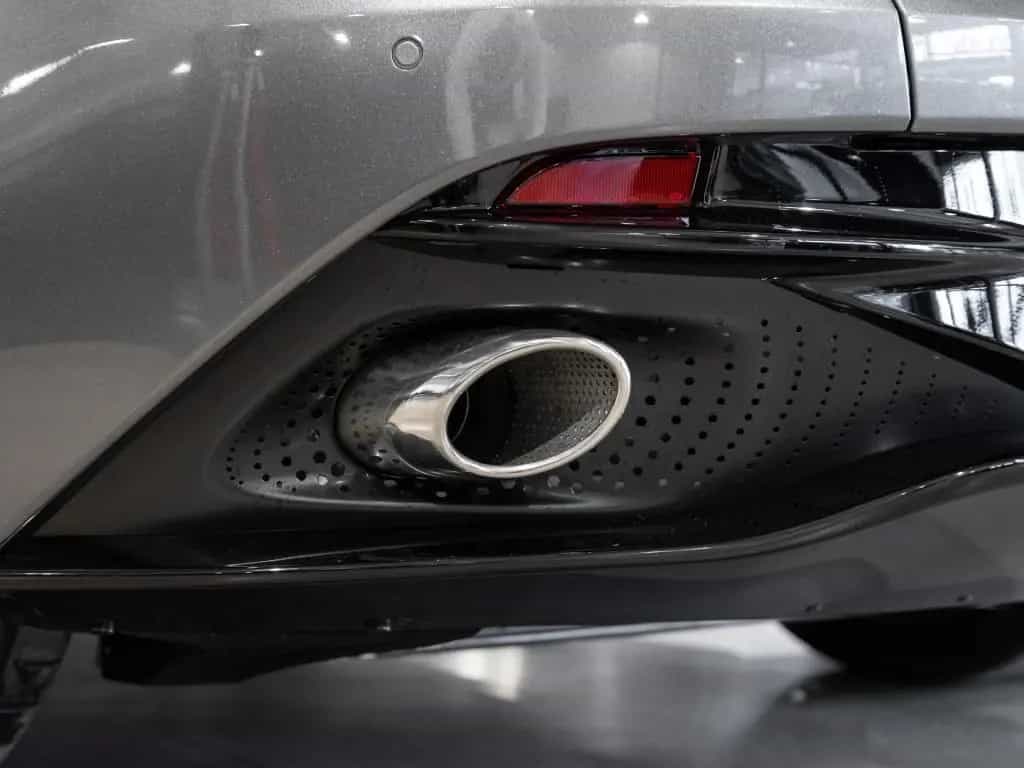 Aston Martin DB12 Coupe Aston Martin Hamburg 10/2025-photo-18
