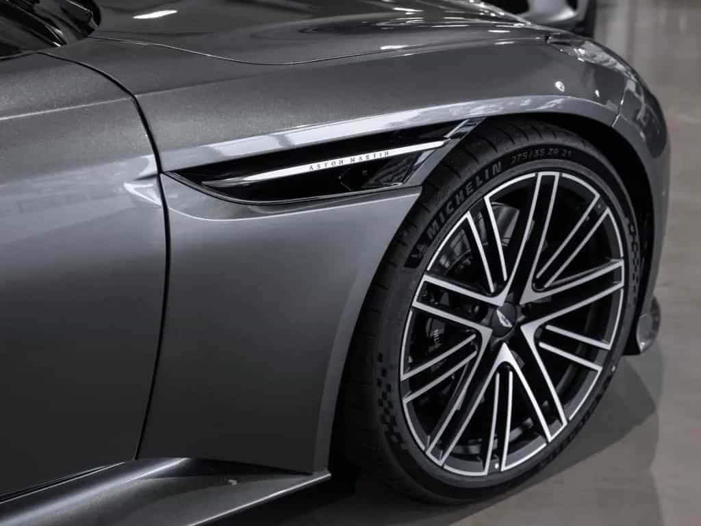 Aston Martin DB12 Coupe Aston Martin Hamburg 10/2025-photo-7