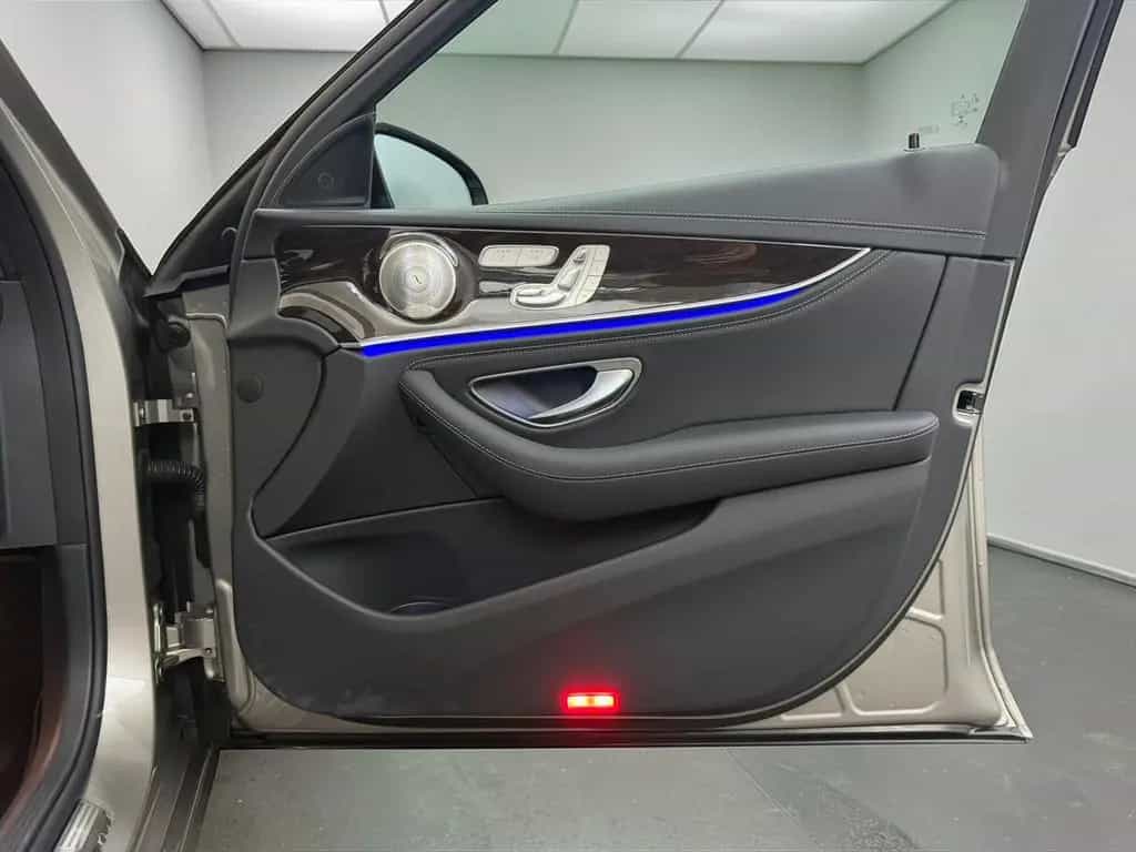 Mercedes-Benz E-Class 450 4M AMG LINE*PANO*AIRM*KEYL*SOFTCL*MEGAVOLL 09/2022-photo-18