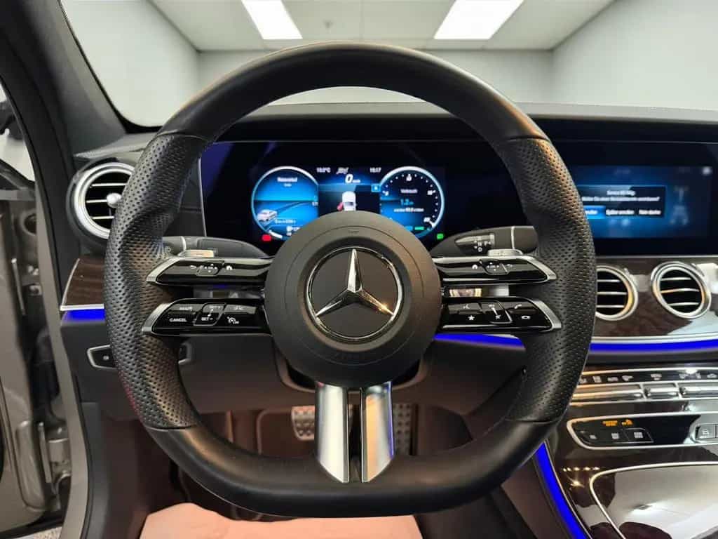 Mercedes-Benz E-Class 450 4M AMG LINE*PANO*AIRM*KEYL*SOFTCL*MEGAVOLL 09/2022-photo-21
