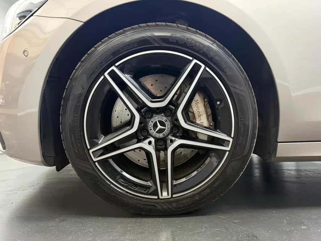 Mercedes-Benz E-Class 450 4M AMG LINE*PANO*AIRM*KEYL*SOFTCL*MEGAVOLL 09/2022-photo-3