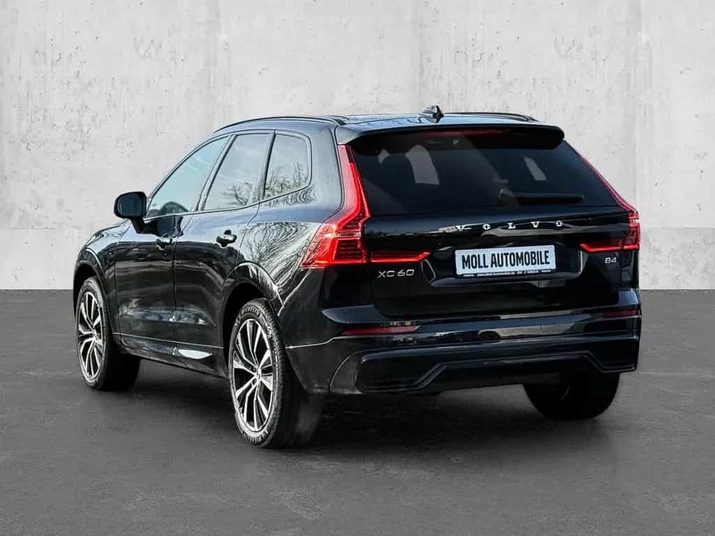 Volvo XC60 Plus Dark 2WD B4 Benzin EU6d Digitales Cock 12/2023-photo-1