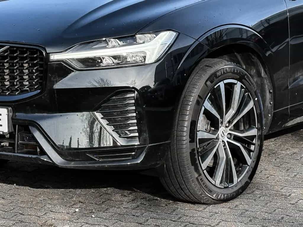 Volvo XC60 Plus Dark 2WD B4 Benzin EU6d Digitales Cock 12/2023-photo-2