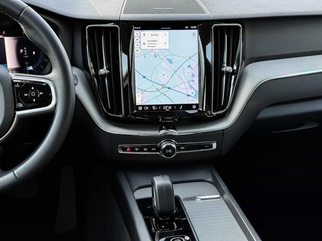 Volvo XC60 Plus Dark 2WD B4 Benzin EU6d Digitales Cock 12/2023-photo-8