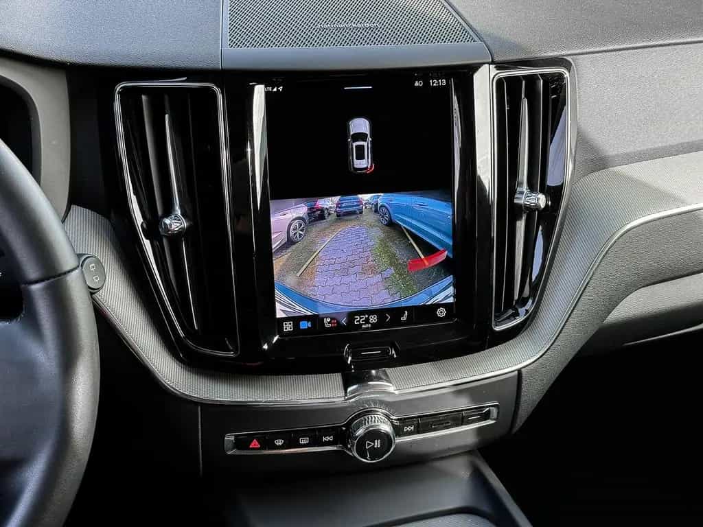Volvo XC60 Plus Dark 2WD B4 Benzin EU6d Digitales Cock 12/2023-photo-9