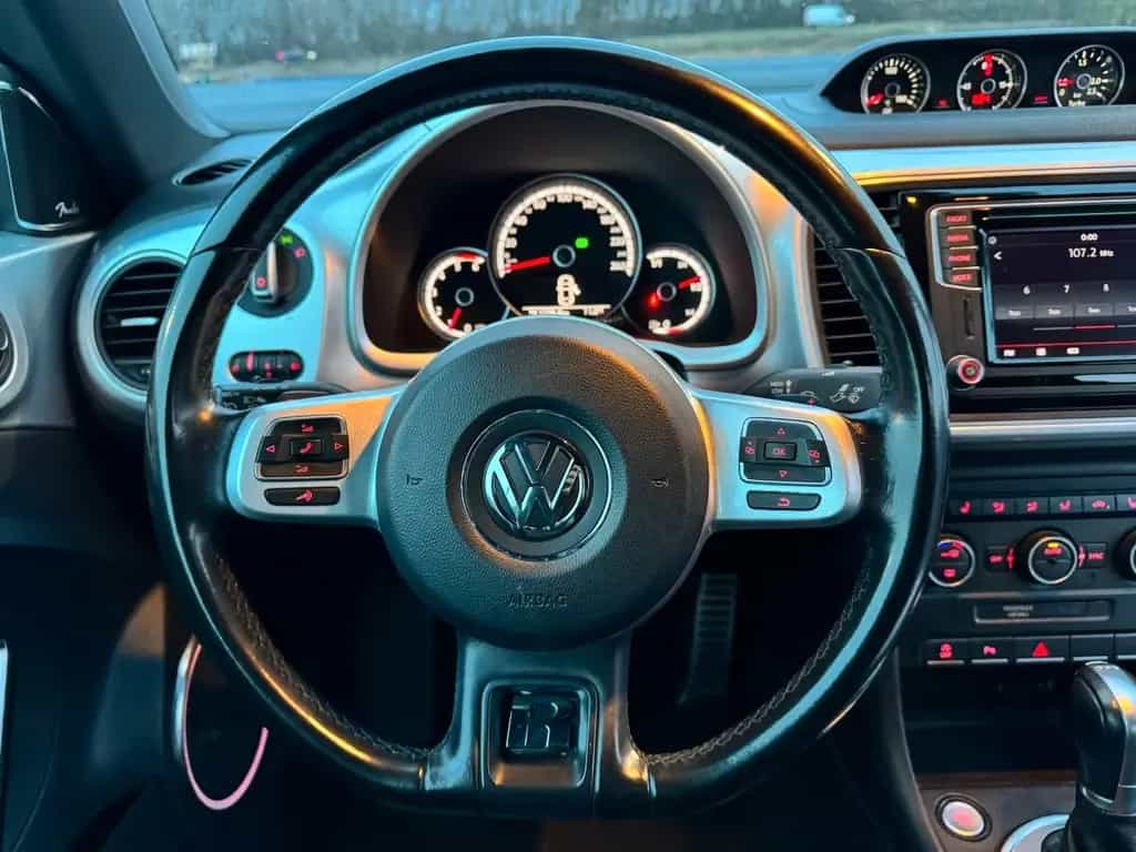 Volkswagen Beetle 2.0 TDI 150PS Cabriolet R-LINE 83042 06/2016-photo-19
