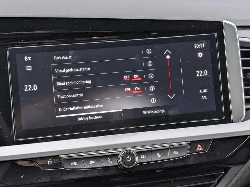 Opel Grandland 1.2 Turbo GS AT8 AHK IntelliLux Navi 10/2024-photo-17