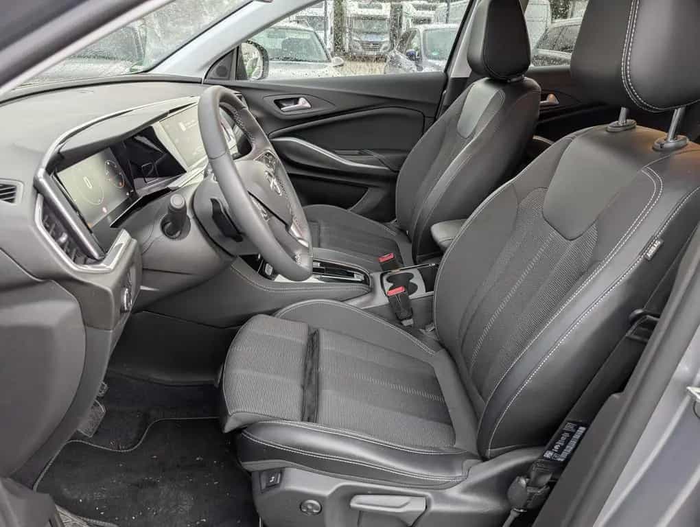 Opel Grandland 1.2 Turbo GS AT8 AHK IntelliLux Navi 10/2024-photo-5