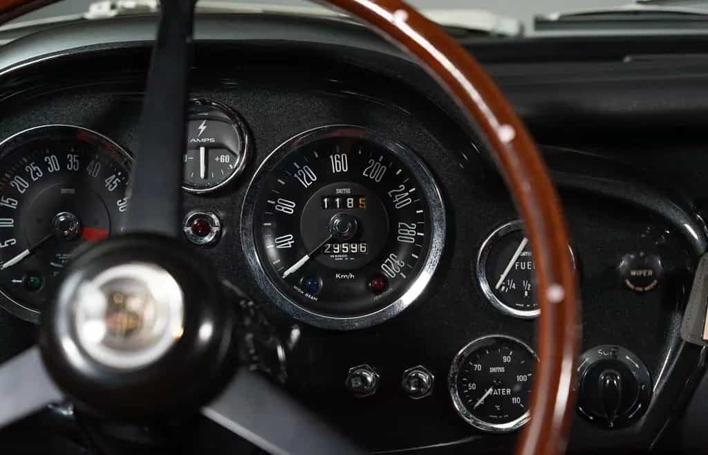 Aston Martin DB 6 Vantage LHD 01/1966-photo-13