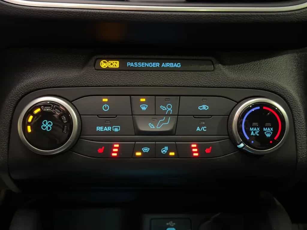 Ford Focus Lim. Active*PANO*HEAD-UP*KAMERA*SPURHALTE 06/2019-photo-19