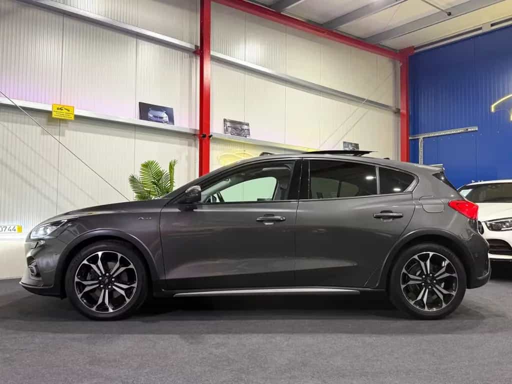 Ford Focus Lim. Active*PANO*HEAD-UP*KAMERA*SPURHALTE 06/2019-photo-3