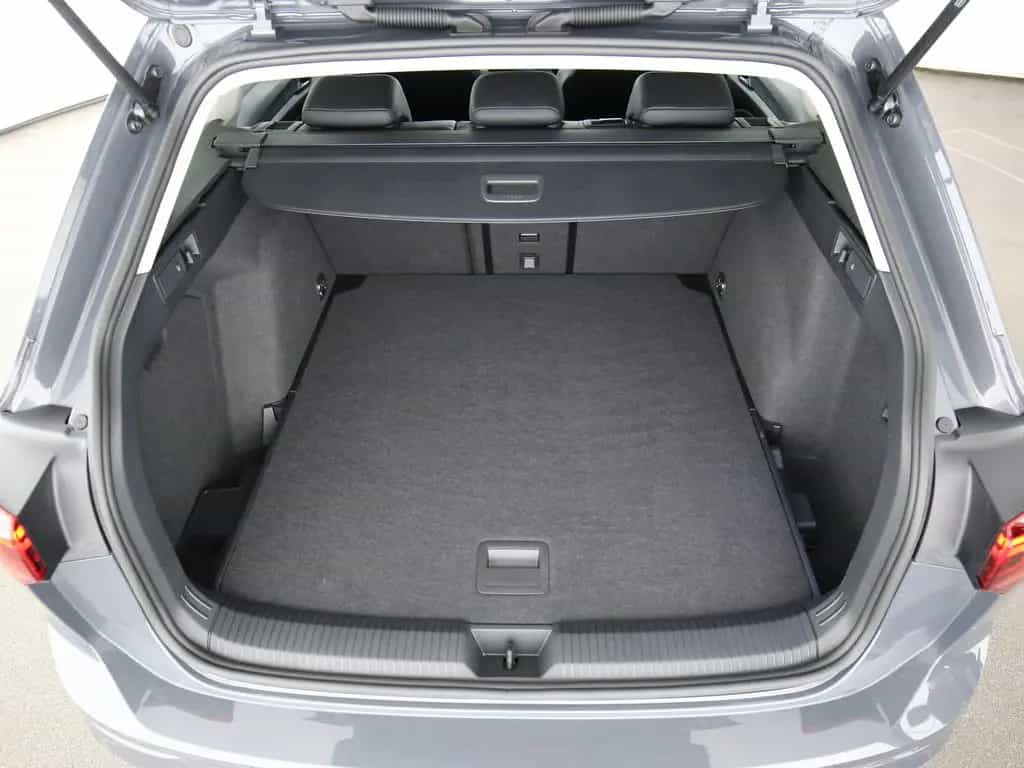 Volkswagen Golf VIII Variant 2.0 TDI DSG Goal LED AHK ACC 05/2025-photo-25