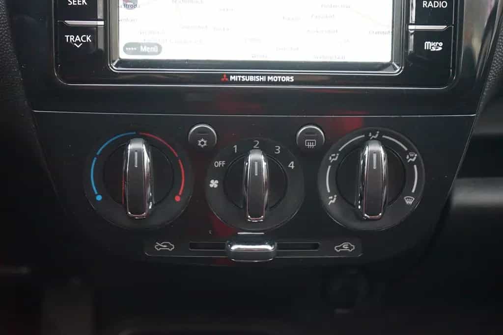 Mitsubishi Space Star 1.2 Spirit Black Navi Sitzheizung DAB 06/2021-photo-13