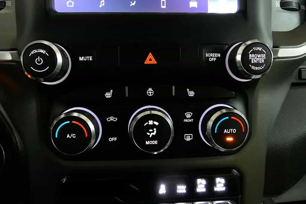 Dodge RAM 5,7 HEMI V8 Big Horn Lonestar Crew Cab 4x4 09/2022-photo-19