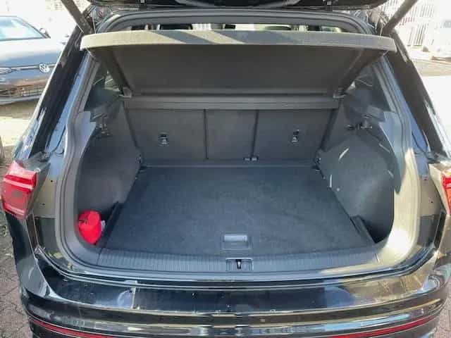 Volkswagen Tiguan R-Line 2.0 TSI 4Motion  BlackStyle Matrix 02/2022-photo-5