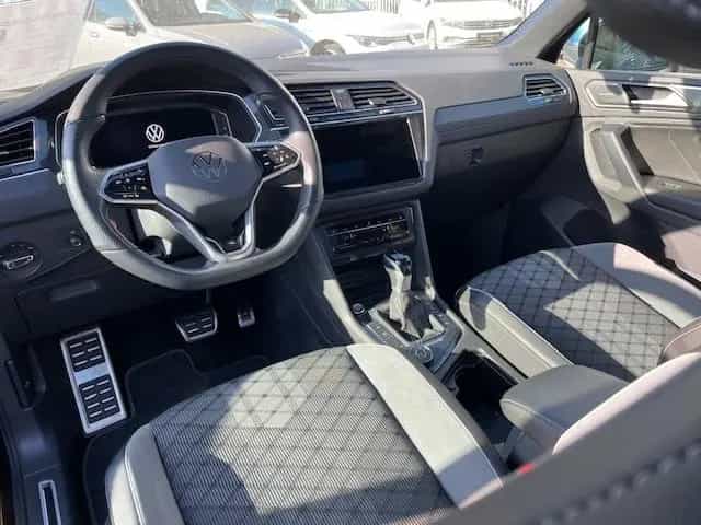 Volkswagen Tiguan R-Line 2.0 TSI 4Motion  BlackStyle Matrix 02/2022-photo-8