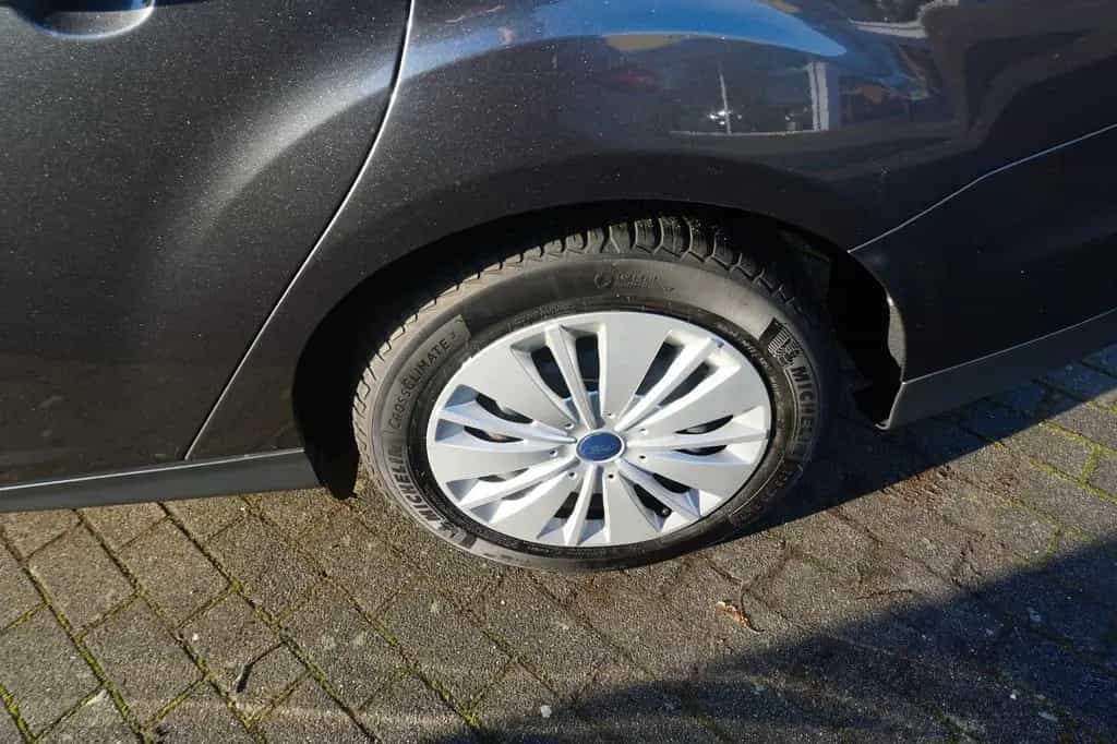 Ford Focus Turnier Business 1,0 Eco Boost 125PS 10/2018-photo-9