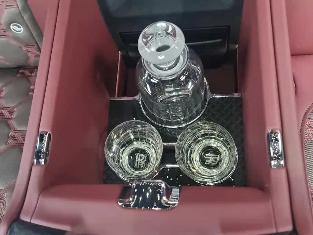 Rolls-Royce Cullinan Black Badge 2026 model null-photo-10
