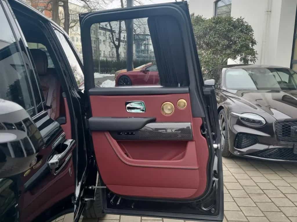 Rolls-Royce Cullinan Black Badge 2026 model null-photo-11