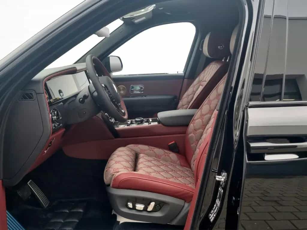 Rolls-Royce Cullinan Black Badge 2026 model null-photo-17